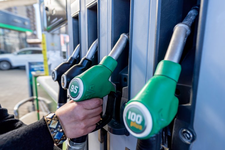 Tervezet: az év végéig literenként 85 banis gázolajár-támogatást kapnak a közúti fuvarozók