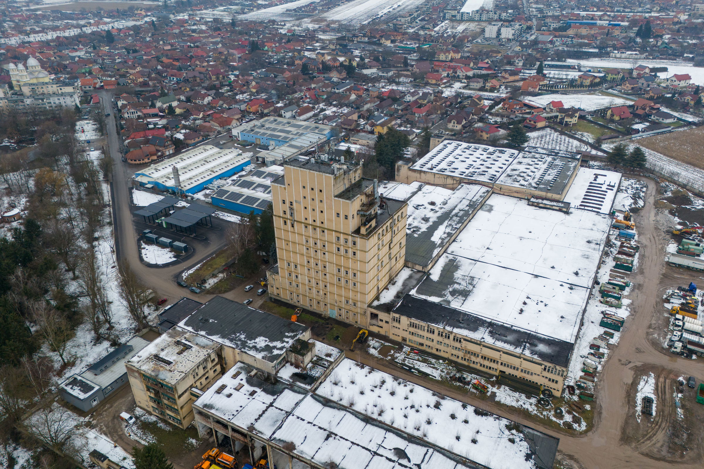 Modern városrészközponttá válhat a lebonthatatlanságában magára hagyott erdélyi fotógyár